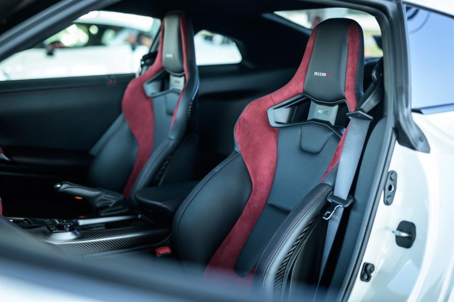Интерьер Nissan GT-R Nismo (R35) 2019 года  (JP) (фото 18 из 27)